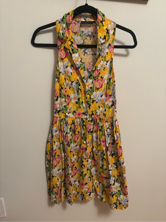 Topshop Dresses & Skirts - TopShop Yellow Floral Sleeveless Button-Front Dress